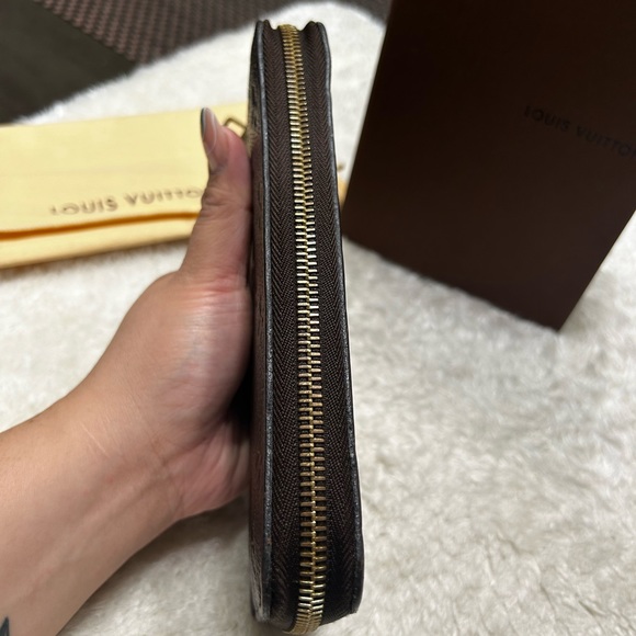Louis Vuitton Long Zippy Wallet - Picture 6 of 9
